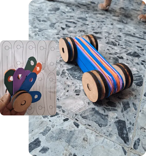 Materiales de descartes usados para crear un auto de juguete