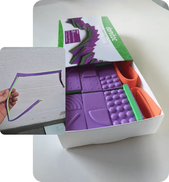 Materiales de descartes usados como organizador interno de los juegos