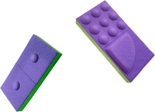 Dos fichas de Domitoc con texturas. La primera ficha es la de doble uno y la segunda es la ficha de seis circulos y rectángulo con curva