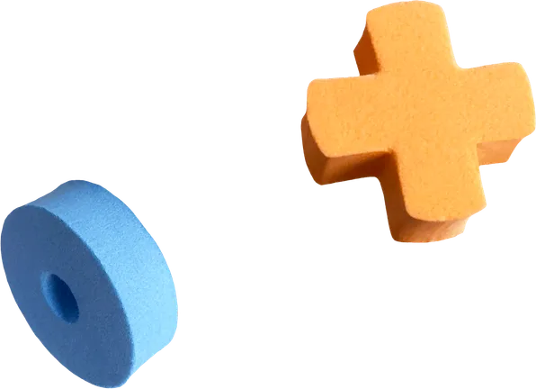 Dos fichas de Tateti. Una ficha azul redonda y otra amarilla con forma de cruz.